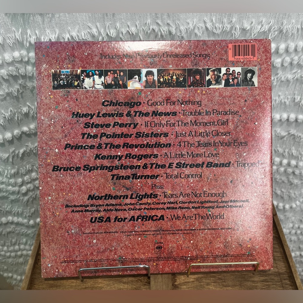 Vintage Album. “We Are The World” with original sleeve and album cover - Picture 2 of 9